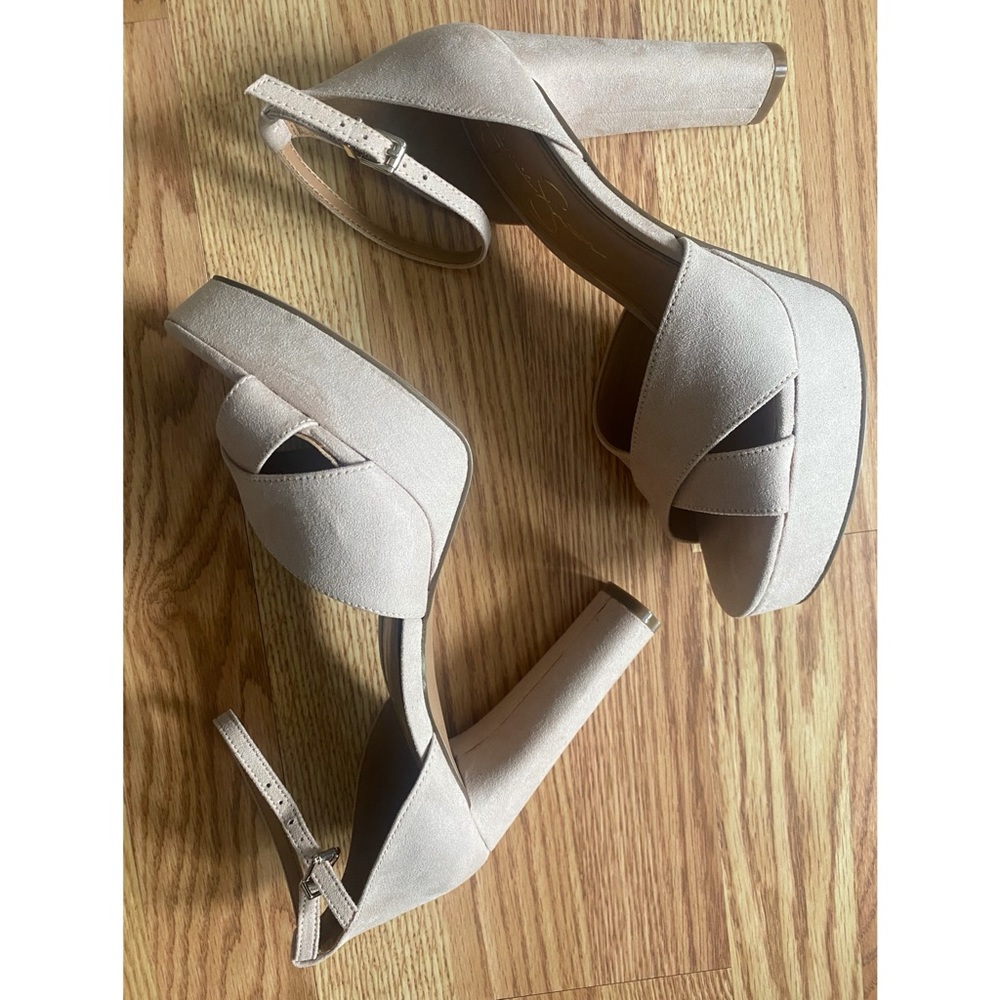 NWT - Brand New Jessica Simpson Irbella Platform Sandal Beige MicroSuede 8.5